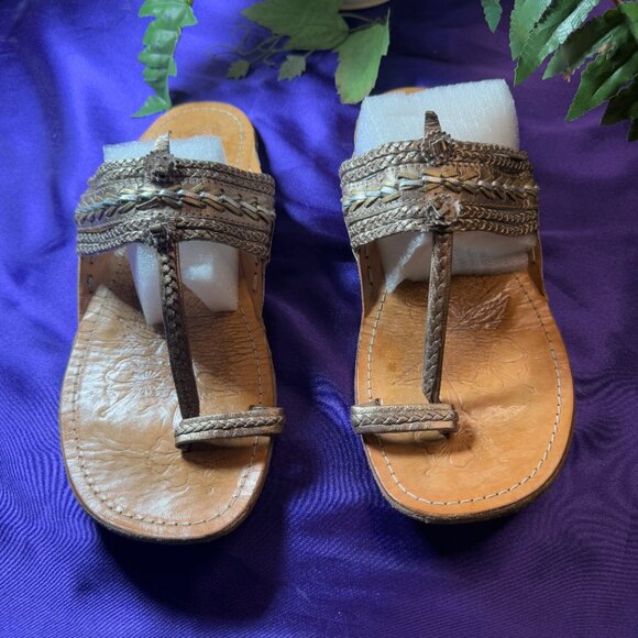 White Mountain Shoes - 📌White Mountain Gold Metallic Slip On Toe Loop Flat Lightweight Sandals